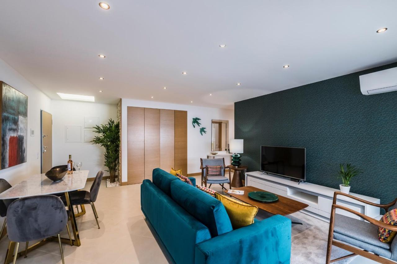 Coolhouses Lagos, 2 Bed Stylish City Flat, Rooftop Shared Pool, Clayheart Esterno foto