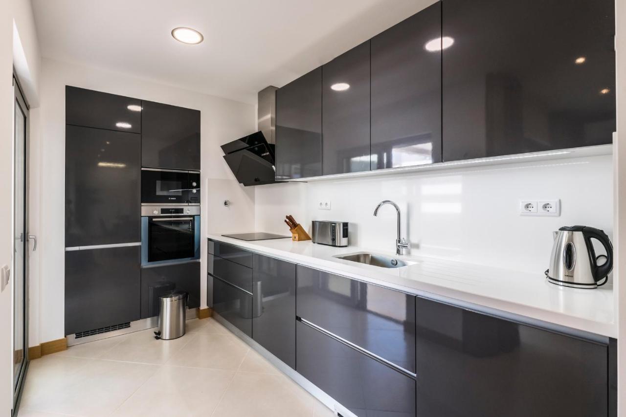 Coolhouses Lagos, 2 Bed Stylish City Flat, Rooftop Shared Pool, Clayheart Esterno foto