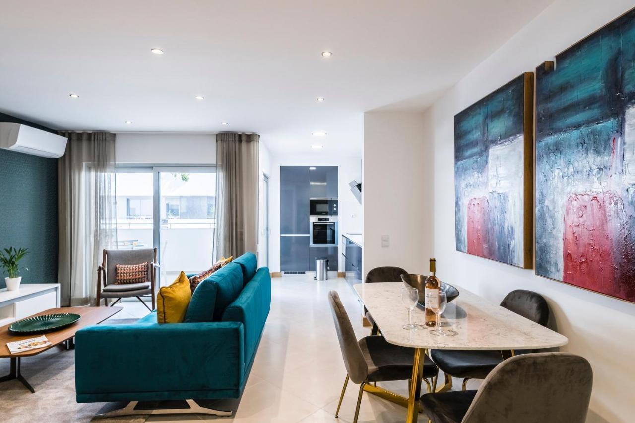 Coolhouses Lagos, 2 Bed Stylish City Flat, Rooftop Shared Pool, Clayheart Esterno foto