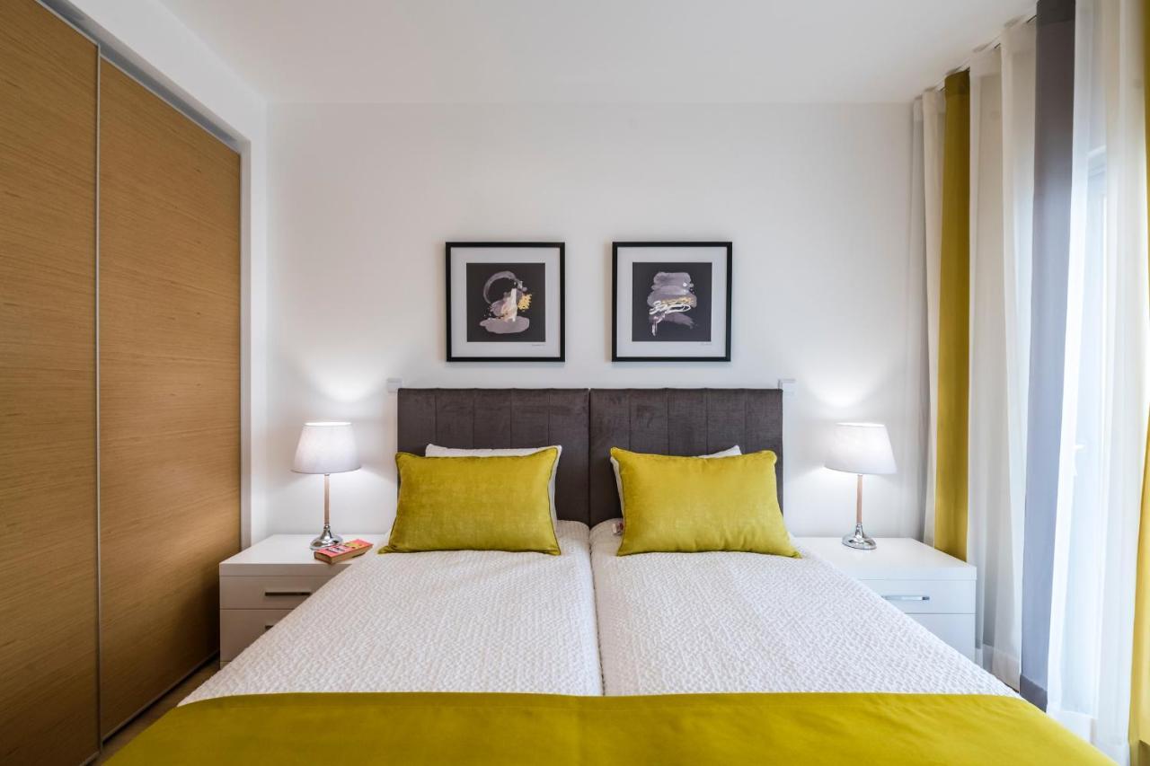 Coolhouses Lagos, 2 Bed Stylish City Flat, Rooftop Shared Pool, Clayheart Esterno foto