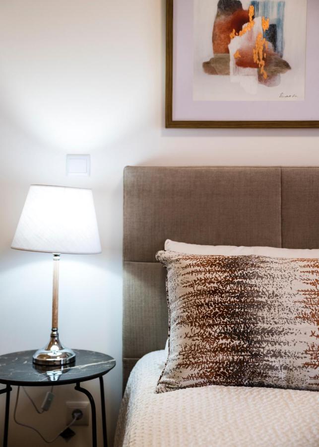 Coolhouses Lagos, 2 Bed Stylish City Flat, Rooftop Shared Pool, Clayheart Esterno foto
