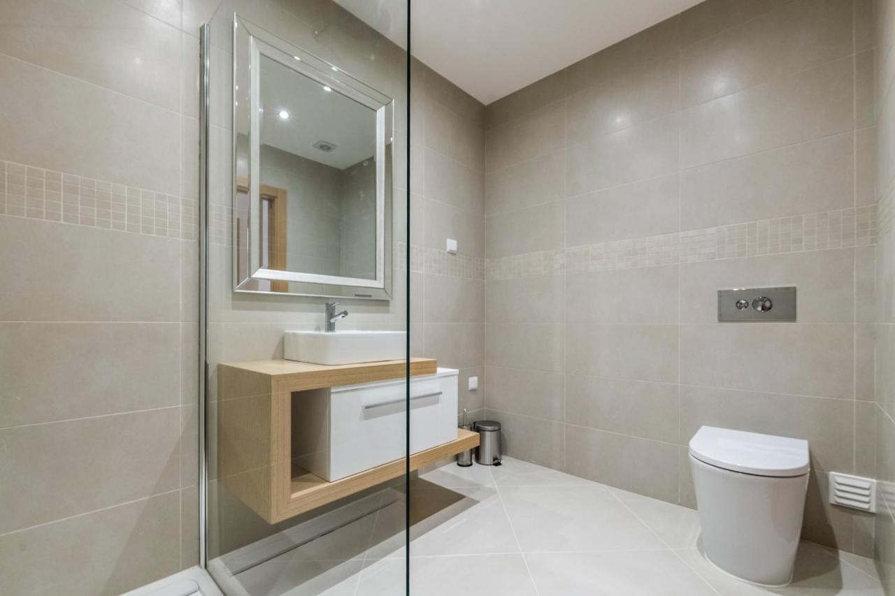 Coolhouses Lagos, 2 Bed Stylish City Flat, Rooftop Shared Pool, Clayheart Esterno foto