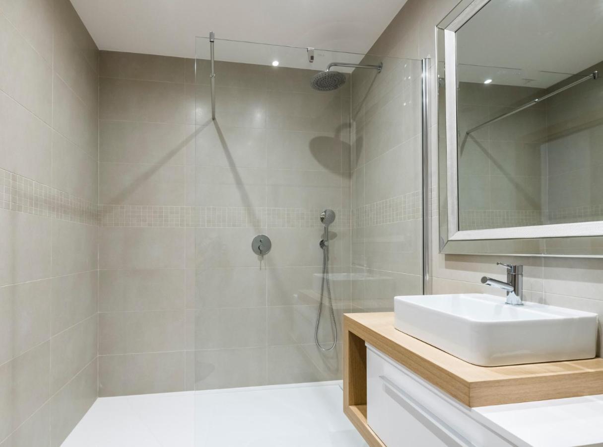Coolhouses Lagos, 2 Bed Stylish City Flat, Rooftop Shared Pool, Clayheart Esterno foto