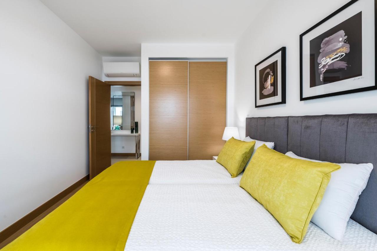 Coolhouses Lagos, 2 Bed Stylish City Flat, Rooftop Shared Pool, Clayheart Esterno foto