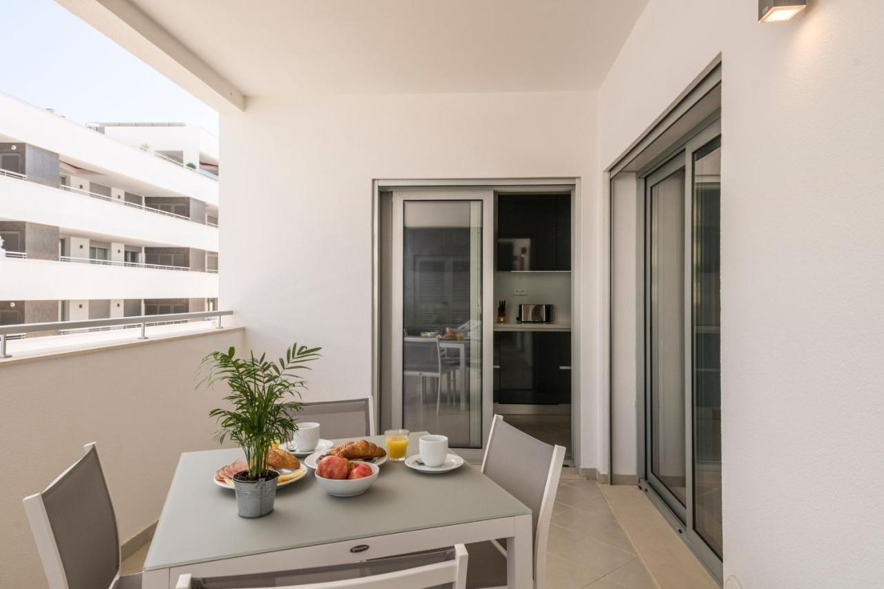 Coolhouses Lagos, 2 Bed Stylish City Flat, Rooftop Shared Pool, Clayheart Esterno foto